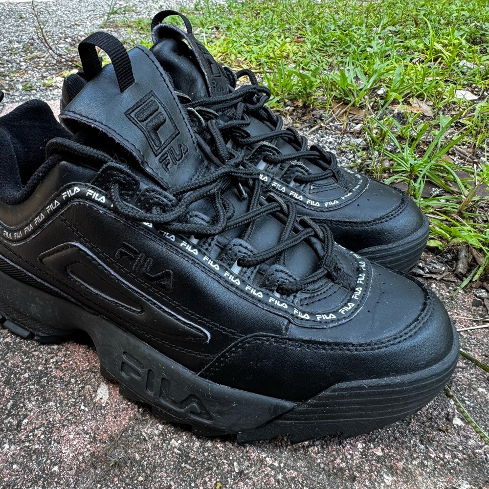 Fila Women’s 7.5 All-Black Sneakers
